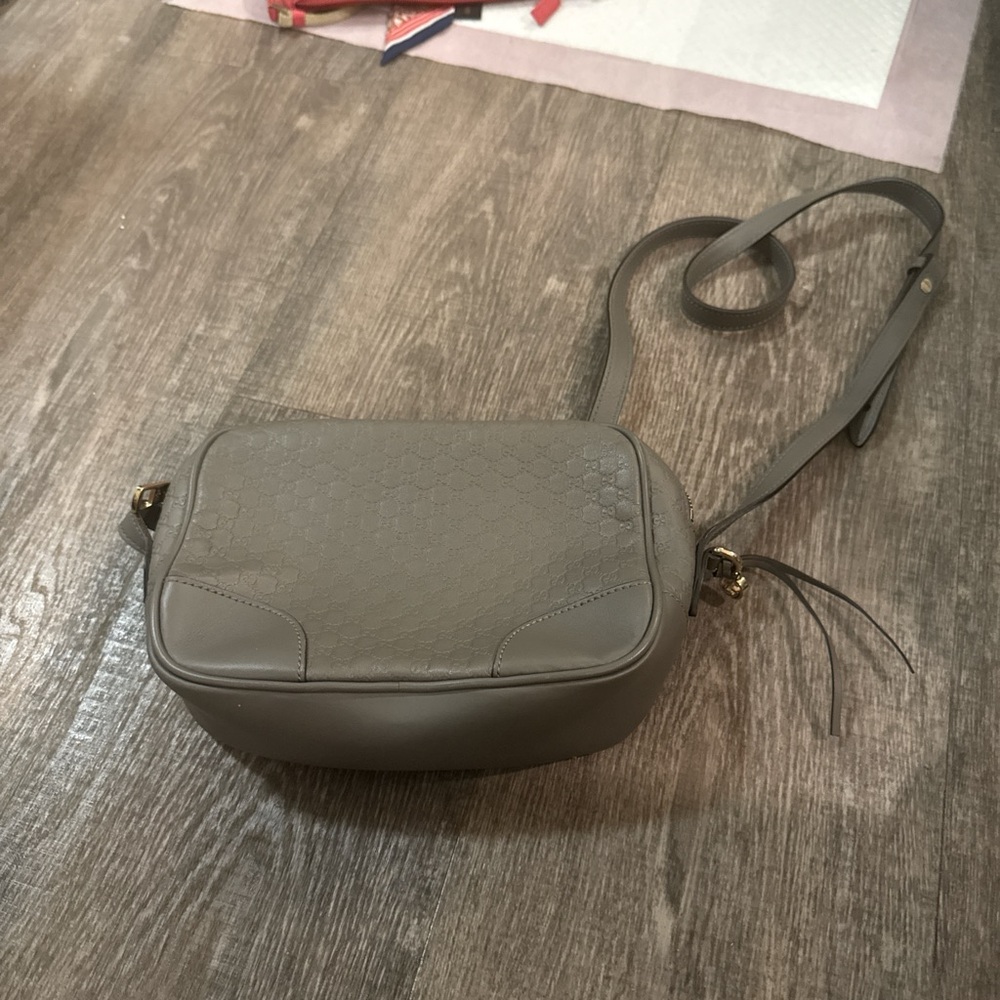 Gucci Elegant Gray Crossbody Bag